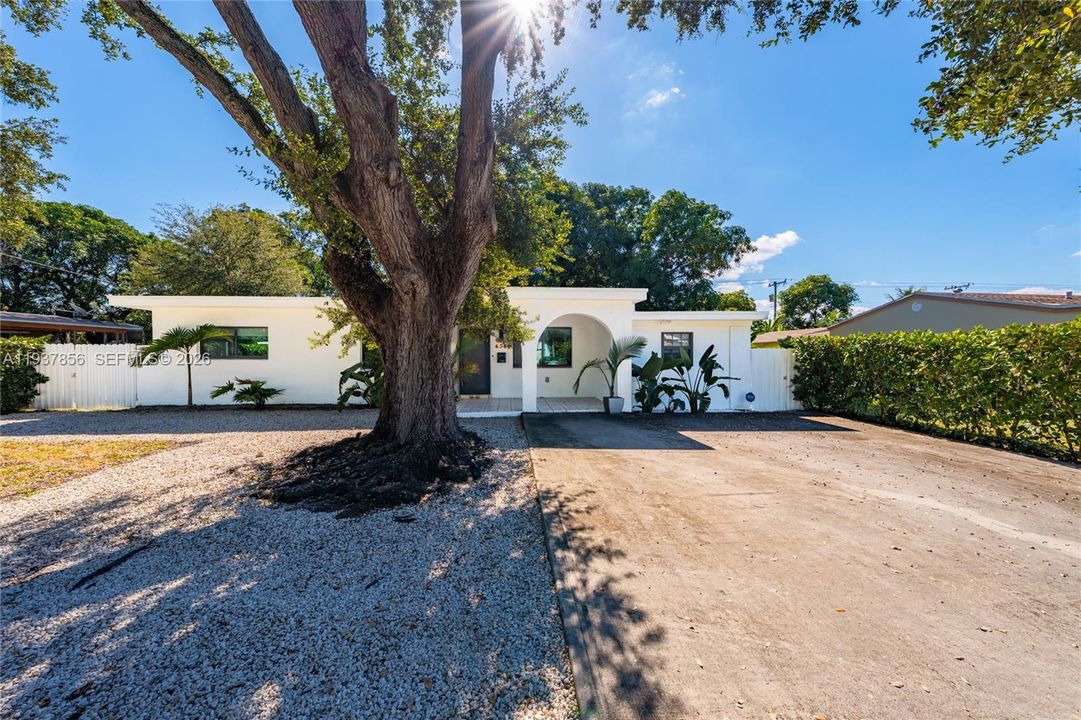 En Venta: $985,000 (4 camas, 3 baños, 1595 Pies cuadrados)