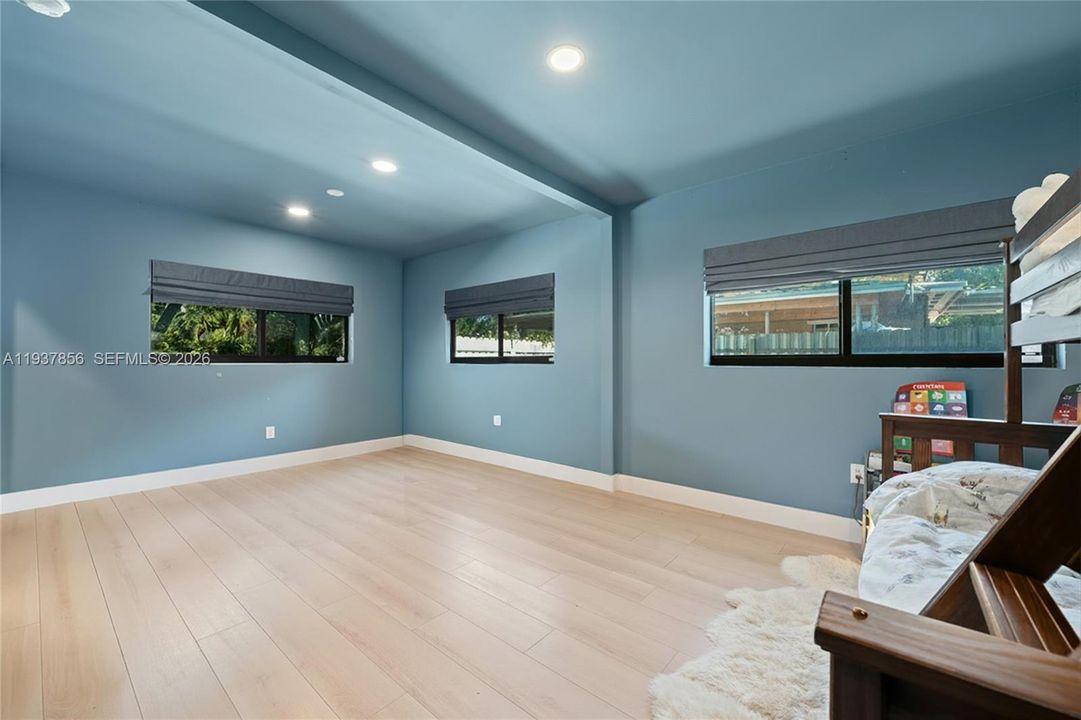 En Venta: $985,000 (4 camas, 3 baños, 1595 Pies cuadrados)