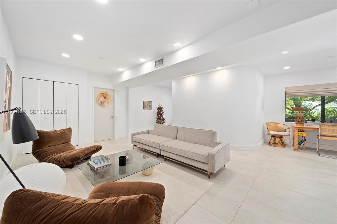 En Venta: $985,000 (4 camas, 3 baños, 1595 Pies cuadrados)