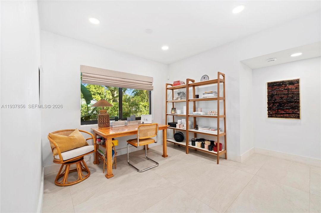 En Venta: $985,000 (4 camas, 3 baños, 1595 Pies cuadrados)