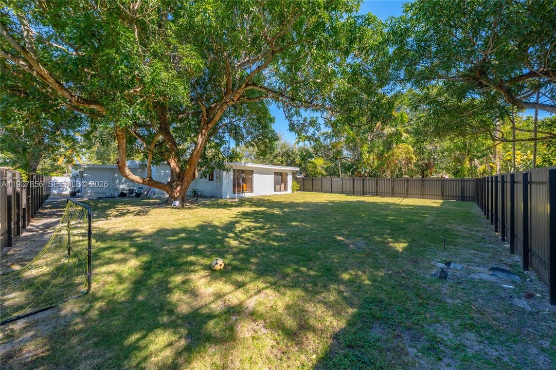 En Venta: $985,000 (4 camas, 3 baños, 1595 Pies cuadrados)