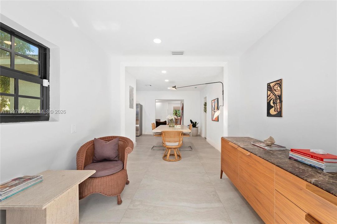 En Venta: $985,000 (4 camas, 3 baños, 1595 Pies cuadrados)