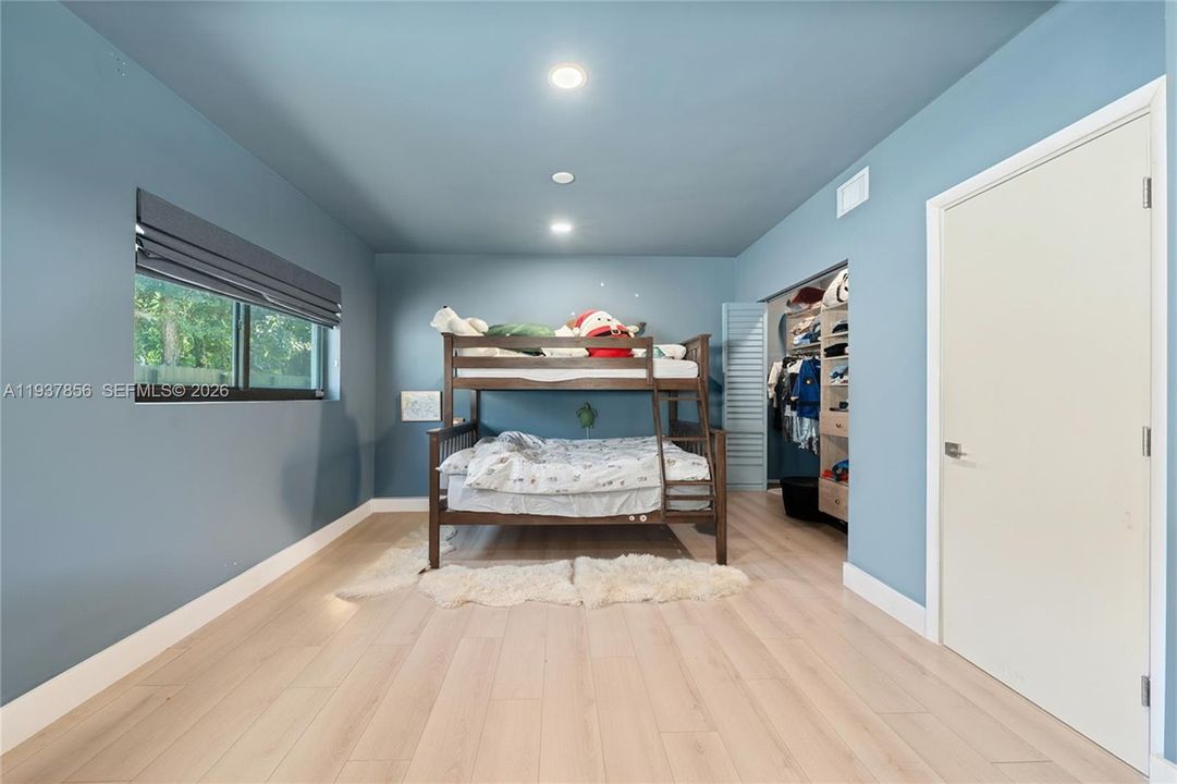 En Venta: $985,000 (4 camas, 3 baños, 1595 Pies cuadrados)