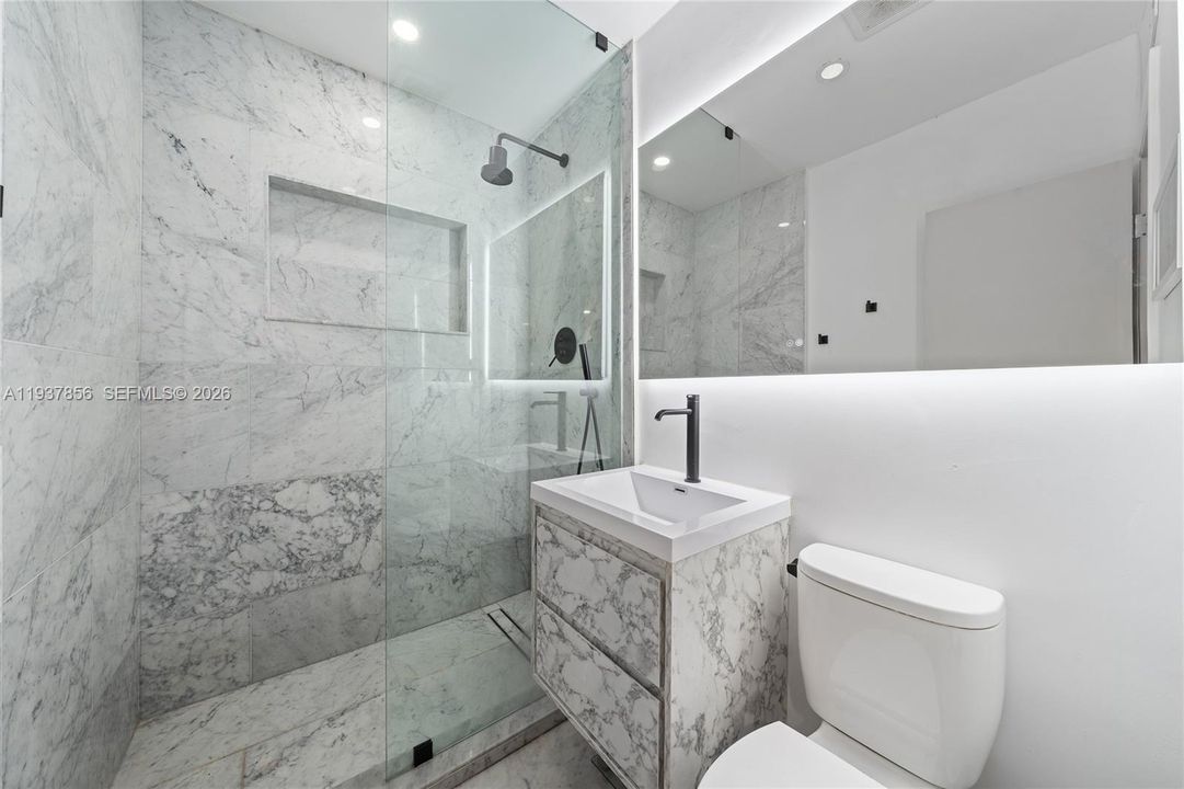 En Venta: $985,000 (4 camas, 3 baños, 1595 Pies cuadrados)