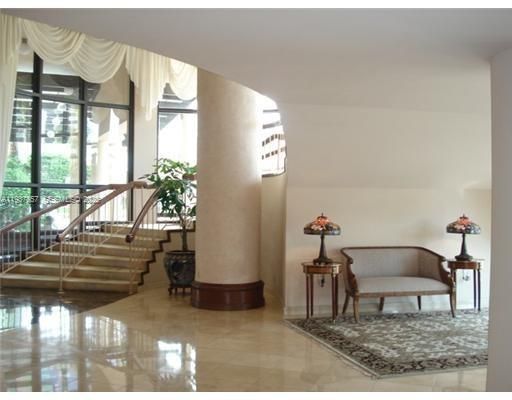 For Rent: $2,500 (1 beds, 1 baths, 1019 Square Feet)