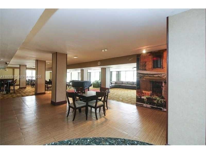 For Rent: $2,500 (1 beds, 1 baths, 1019 Square Feet)