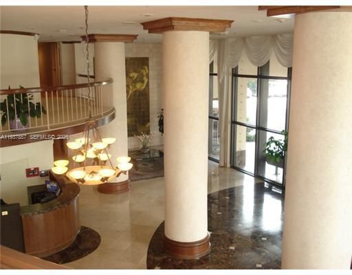 For Rent: $2,500 (1 beds, 1 baths, 1019 Square Feet)