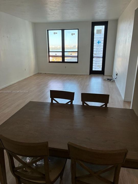 For Rent: $2,500 (1 beds, 1 baths, 1019 Square Feet)