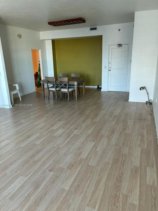 For Rent: $2,500 (1 beds, 1 baths, 1019 Square Feet)