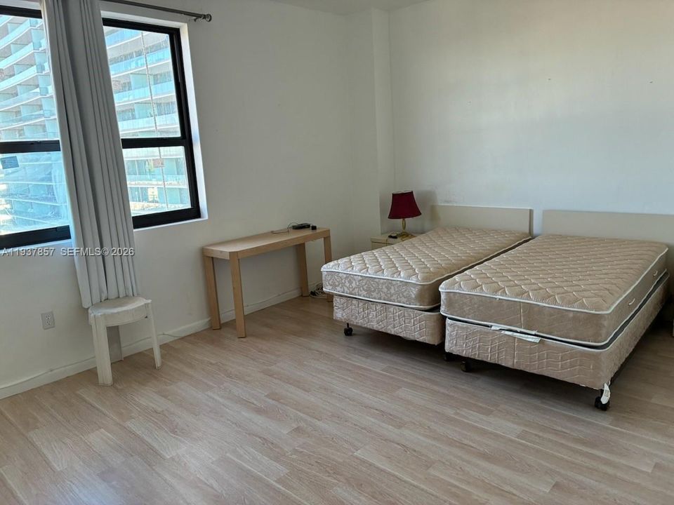 For Rent: $2,500 (1 beds, 1 baths, 1019 Square Feet)