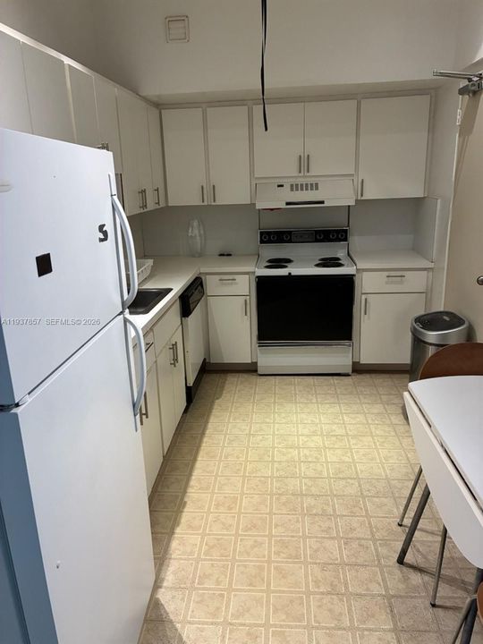 For Rent: $2,500 (1 beds, 1 baths, 1019 Square Feet)