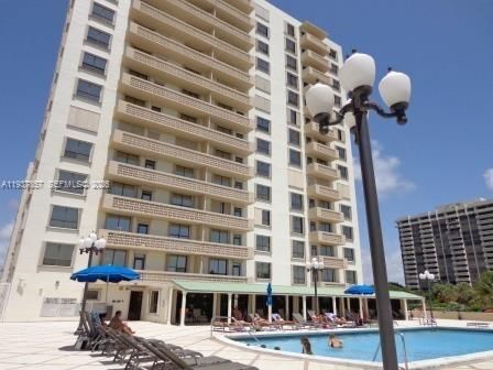 For Rent: $2,500 (1 beds, 1 baths, 1019 Square Feet)