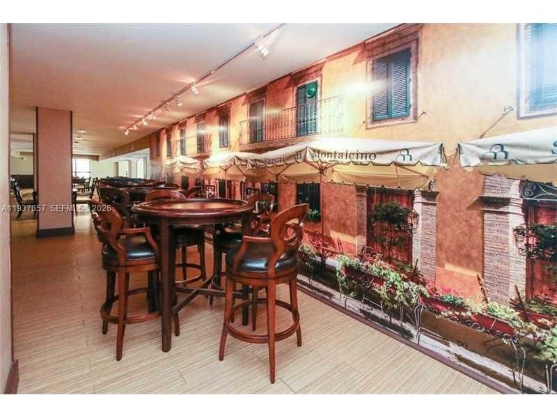 For Rent: $2,500 (1 beds, 1 baths, 1019 Square Feet)