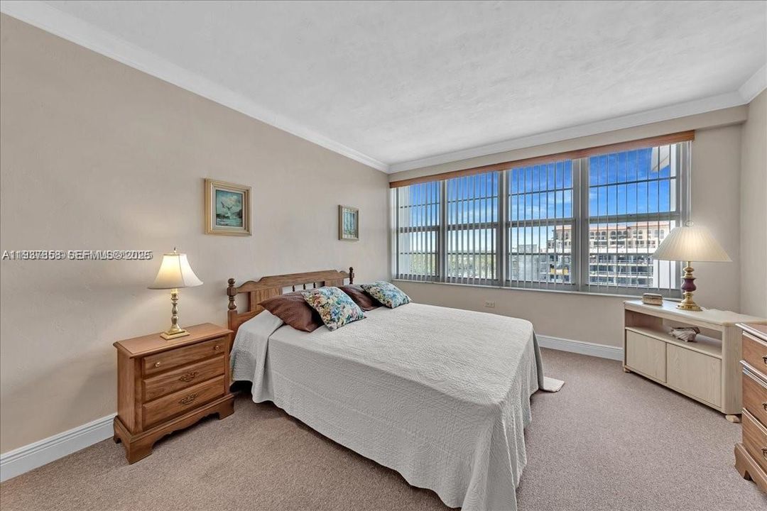 For Sale: $629,900 (2 beds, 2 baths, 1120 Square Feet)