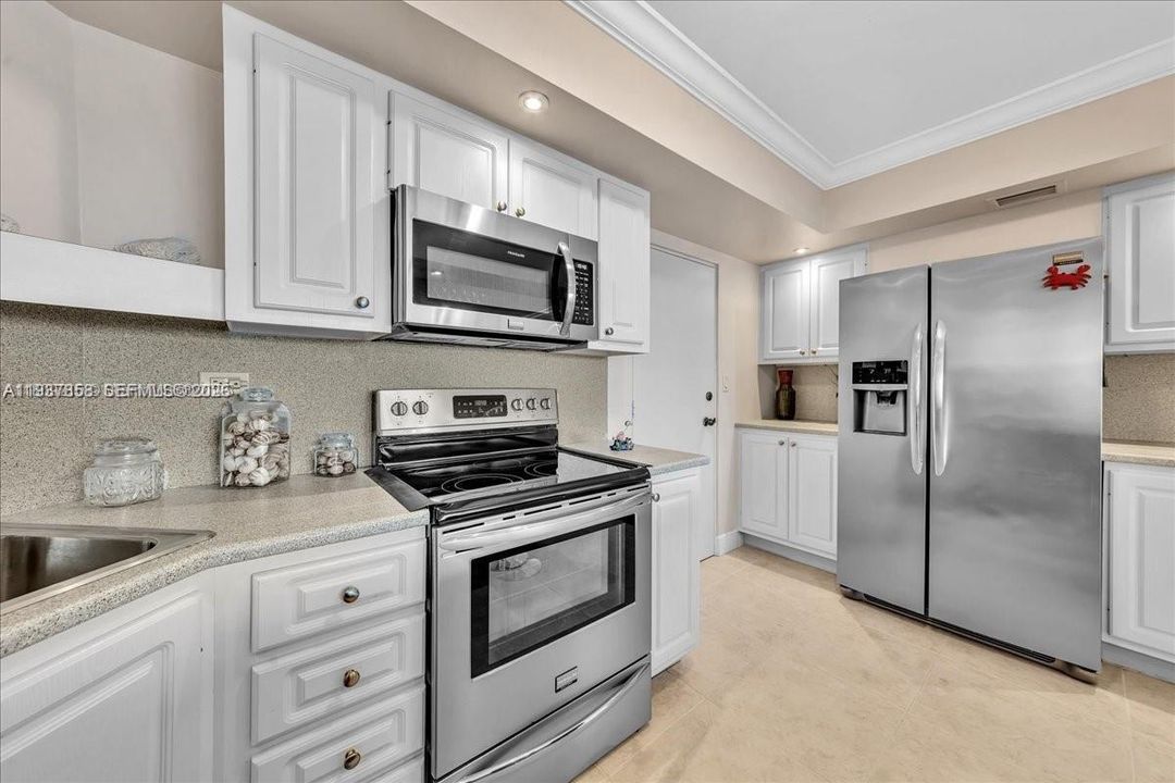 For Sale: $629,900 (2 beds, 2 baths, 1120 Square Feet)