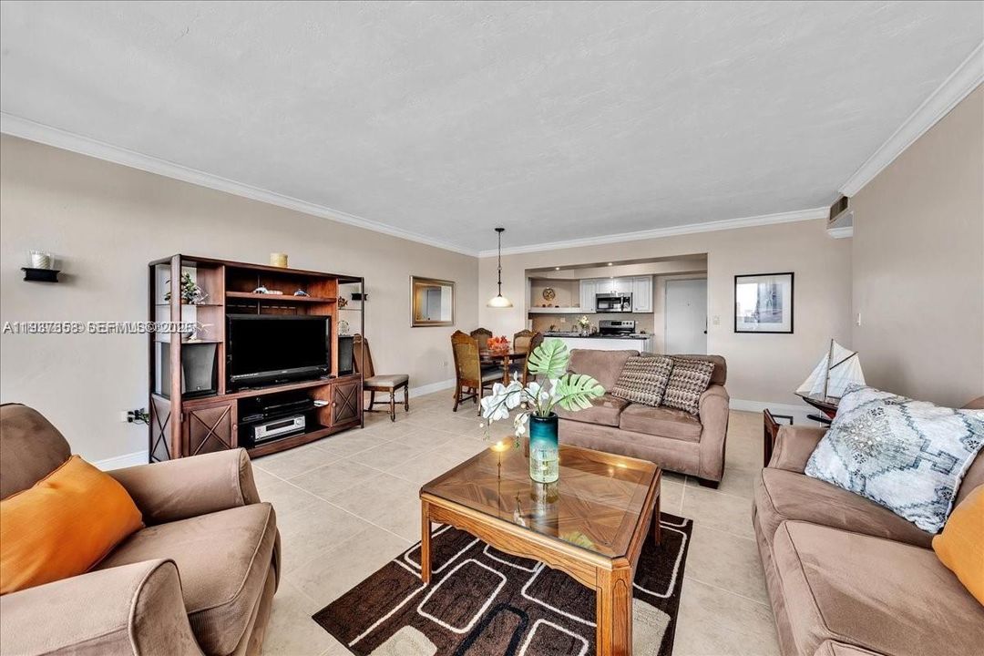 For Sale: $629,900 (2 beds, 2 baths, 1120 Square Feet)