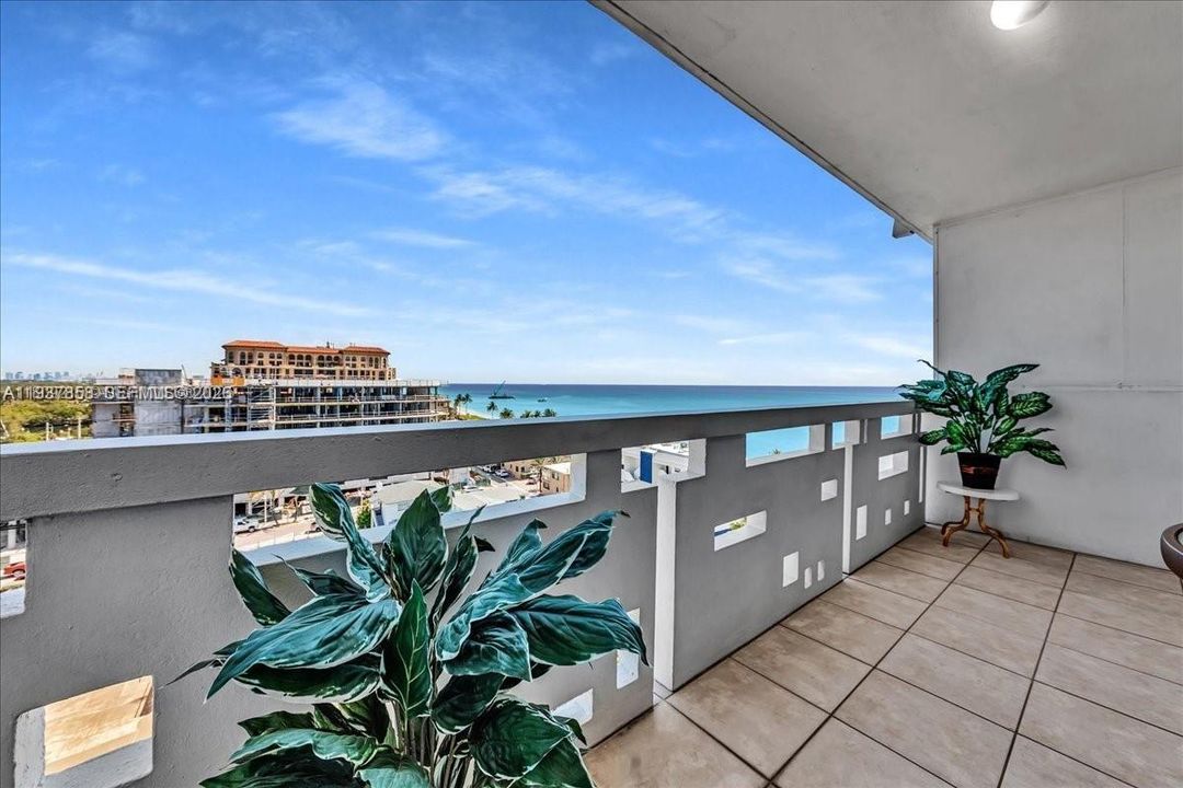 For Sale: $629,900 (2 beds, 2 baths, 1120 Square Feet)