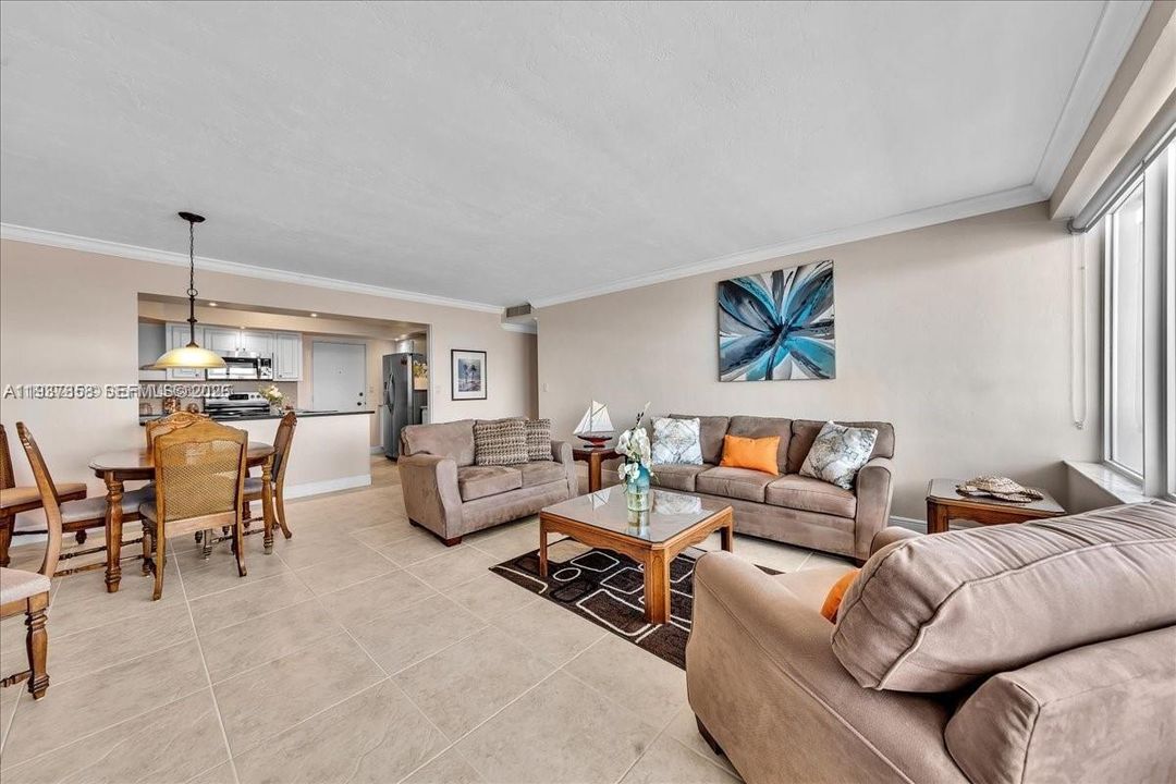 For Sale: $629,900 (2 beds, 2 baths, 1120 Square Feet)