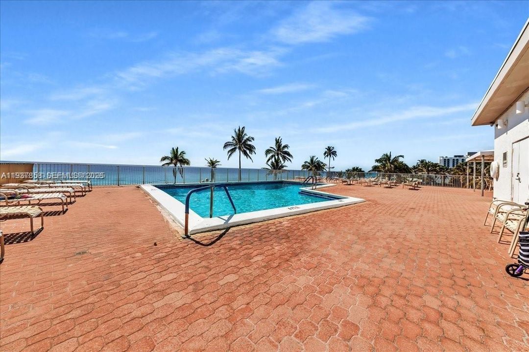 For Sale: $629,900 (2 beds, 2 baths, 1120 Square Feet)