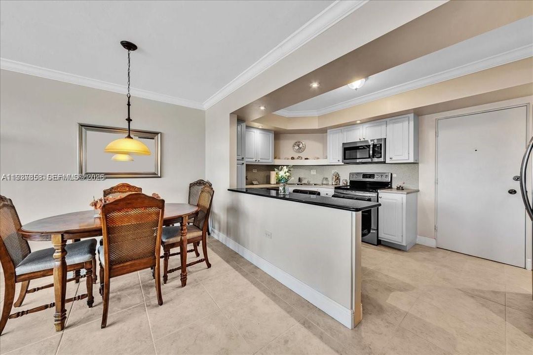 For Sale: $629,900 (2 beds, 2 baths, 1120 Square Feet)