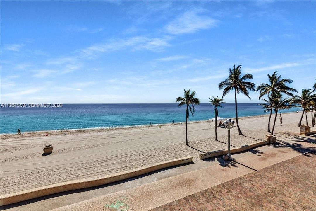 For Sale: $629,900 (2 beds, 2 baths, 1120 Square Feet)