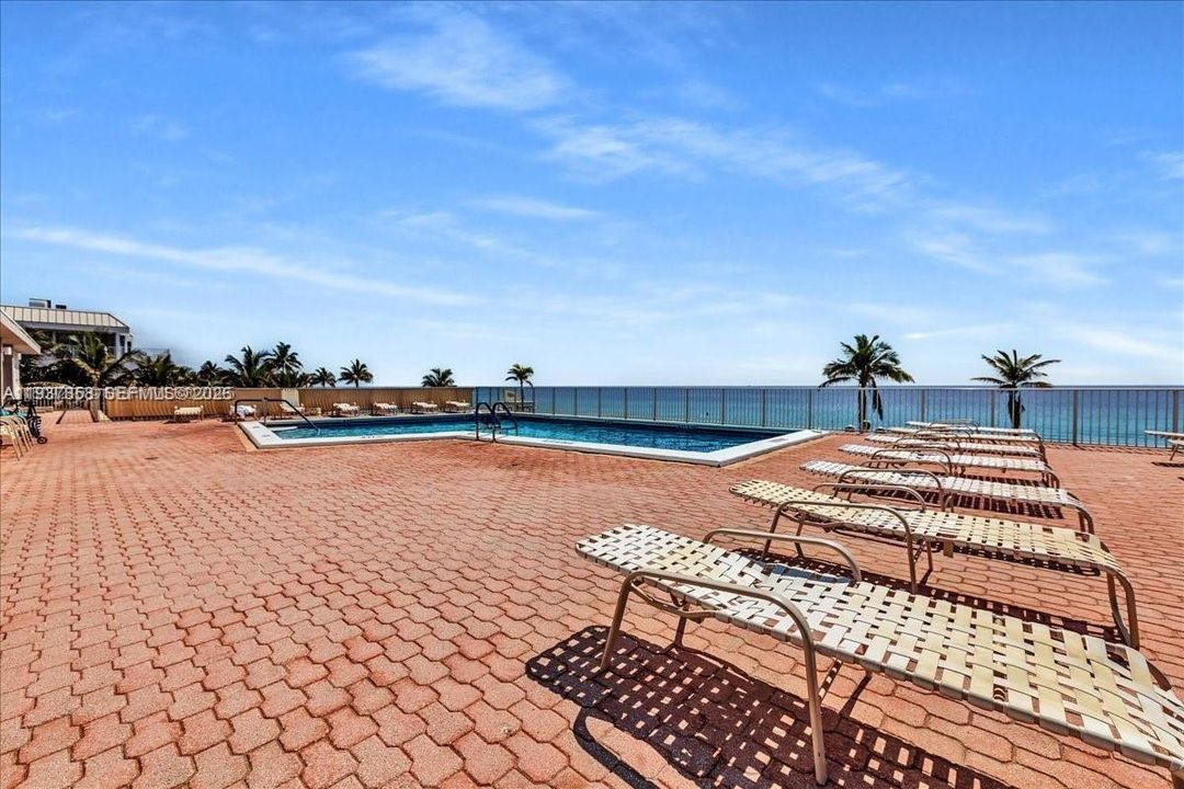 For Sale: $629,900 (2 beds, 2 baths, 1120 Square Feet)