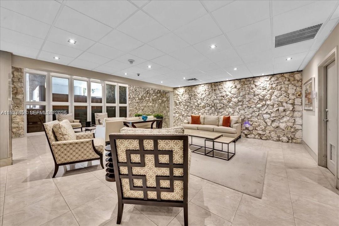 For Sale: $629,900 (2 beds, 2 baths, 1120 Square Feet)