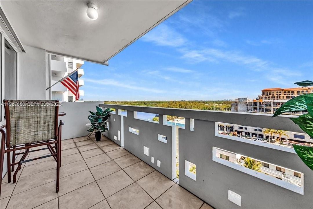 For Sale: $629,900 (2 beds, 2 baths, 1120 Square Feet)