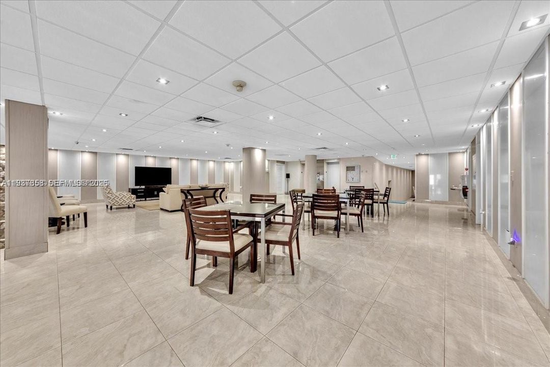 For Sale: $629,900 (2 beds, 2 baths, 1120 Square Feet)