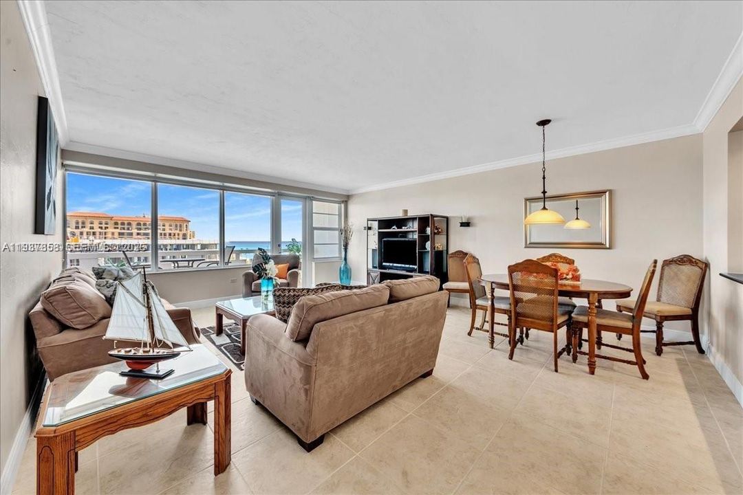 For Sale: $629,900 (2 beds, 2 baths, 1120 Square Feet)