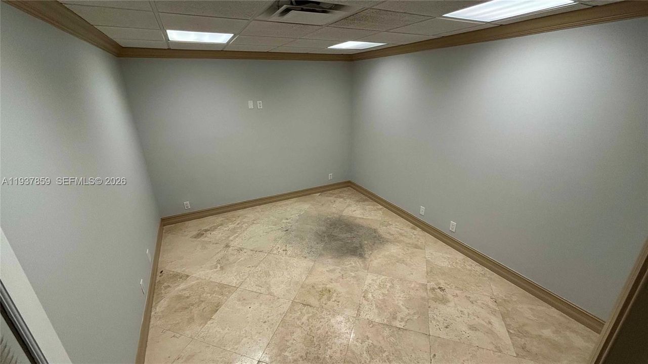 出租: $4,015 (0 贝兹, 0 浴室, 0 平方英尺)