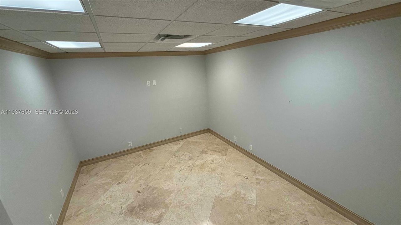 出租: $4,015 (0 贝兹, 0 浴室, 0 平方英尺)