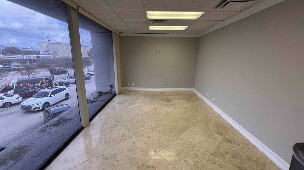 出租: $4,015 (0 贝兹, 0 浴室, 0 平方英尺)