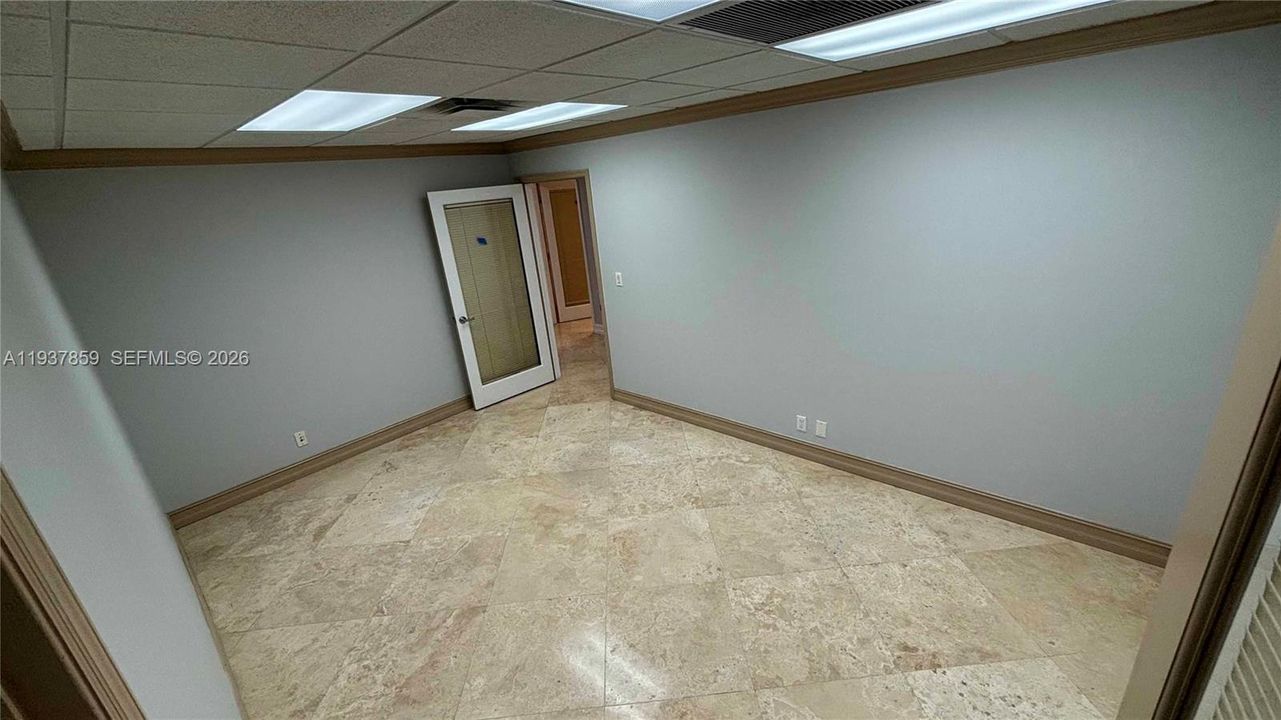 出租: $4,015 (0 贝兹, 0 浴室, 0 平方英尺)