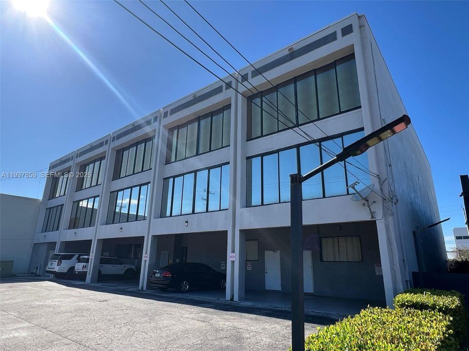 出租: $4,015 (0 贝兹, 0 浴室, 0 平方英尺)