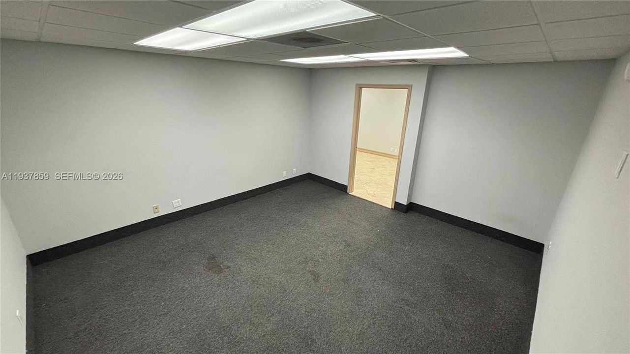 出租: $4,015 (0 贝兹, 0 浴室, 0 平方英尺)