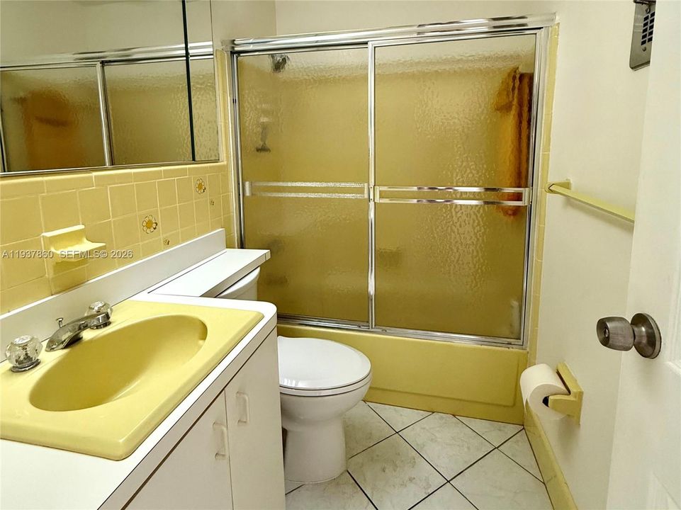 待售: $169,000 (1 贝兹, 1 浴室, 755 平方英尺)