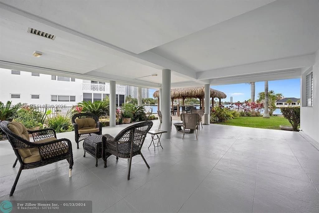 待售: $169,000 (1 贝兹, 1 浴室, 755 平方英尺)