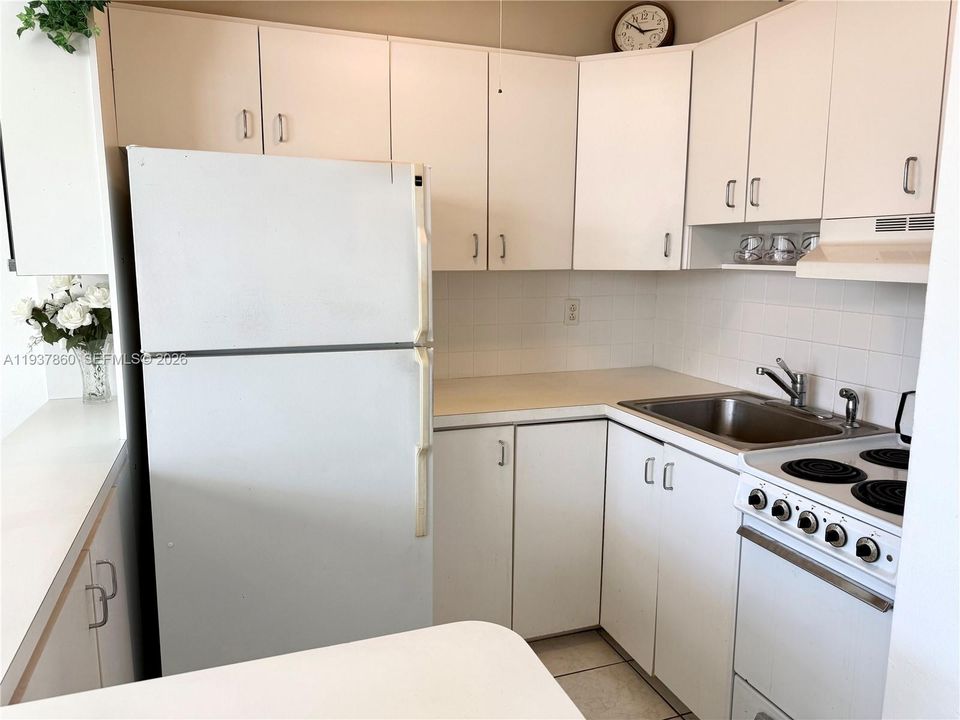 待售: $169,000 (1 贝兹, 1 浴室, 755 平方英尺)