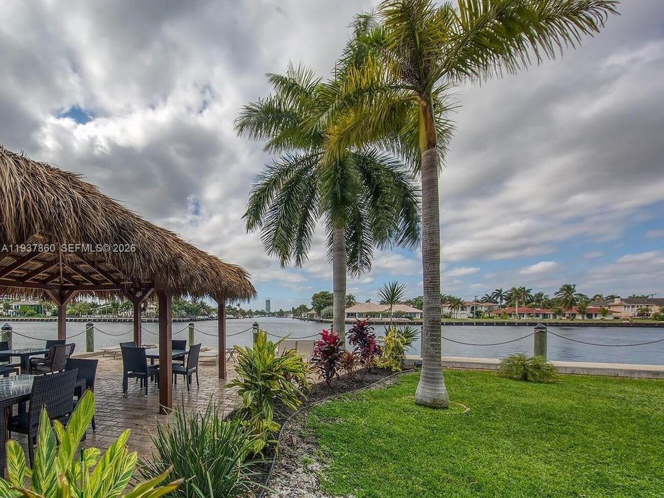 待售: $169,000 (1 贝兹, 1 浴室, 755 平方英尺)