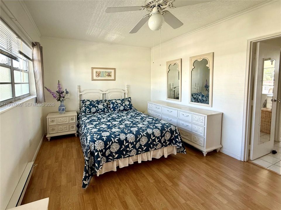 待售: $169,000 (1 贝兹, 1 浴室, 755 平方英尺)