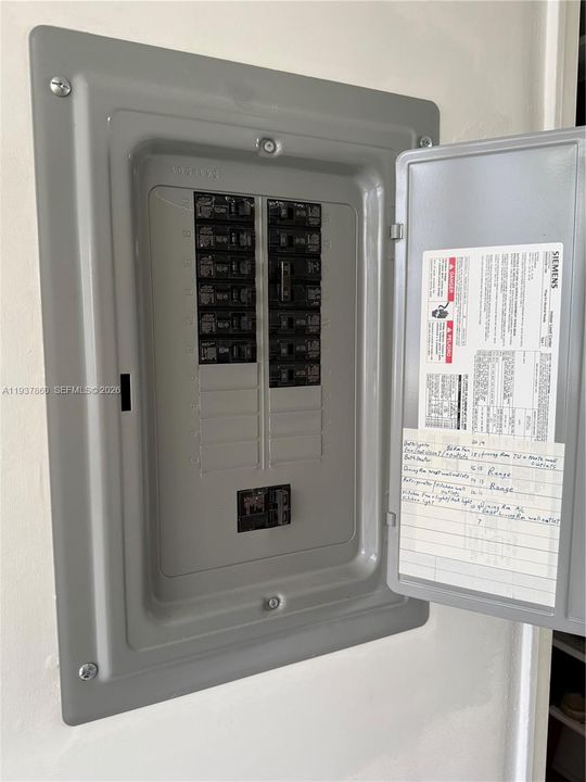 待售: $169,000 (1 贝兹, 1 浴室, 755 平方英尺)