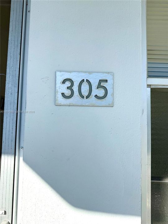 待售: $169,000 (1 贝兹, 1 浴室, 755 平方英尺)