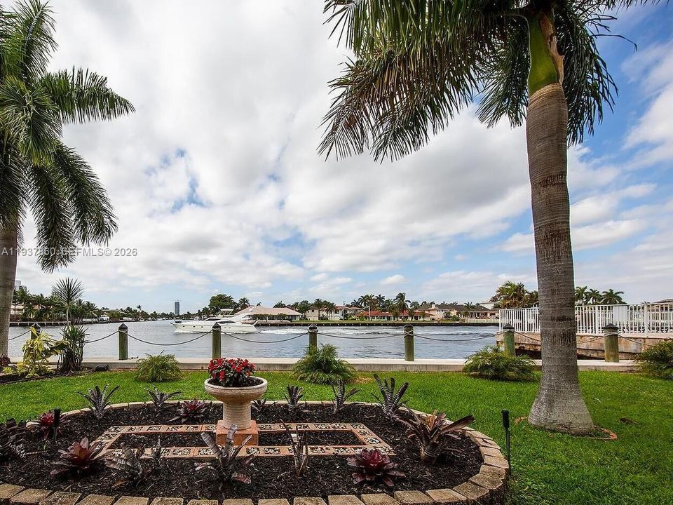 待售: $169,000 (1 贝兹, 1 浴室, 755 平方英尺)