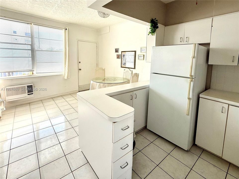 待售: $169,000 (1 贝兹, 1 浴室, 755 平方英尺)