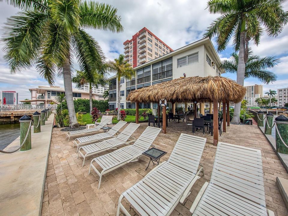 待售: $169,000 (1 贝兹, 1 浴室, 755 平方英尺)