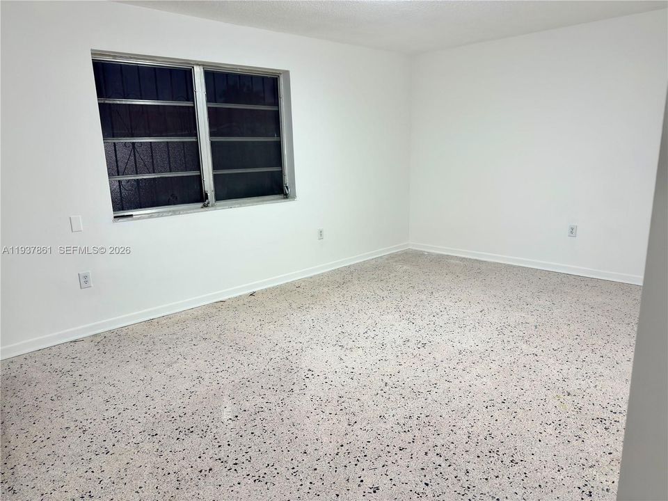 For Rent: $2,300 (2 beds, 1 baths, 2206 Square Feet)