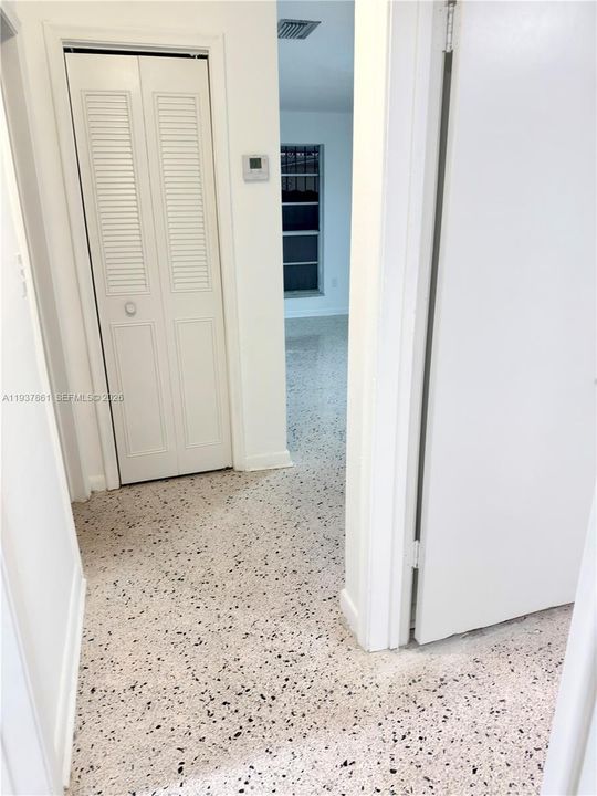 For Rent: $2,300 (2 beds, 1 baths, 2206 Square Feet)