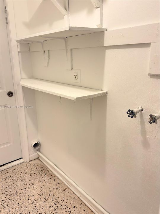 For Rent: $2,300 (2 beds, 1 baths, 2206 Square Feet)