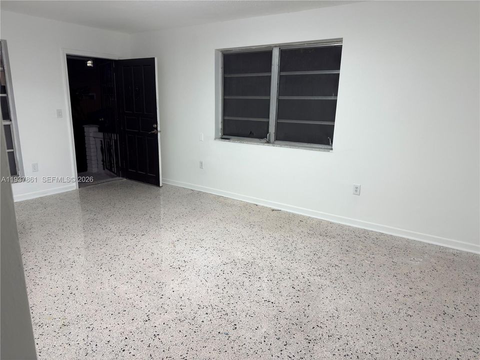 For Rent: $2,300 (2 beds, 1 baths, 2206 Square Feet)